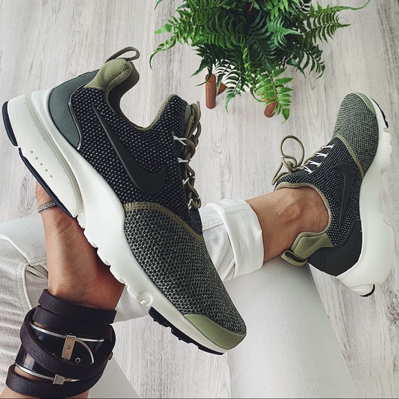 Nike Shoes - Nike presto fly se sneakers